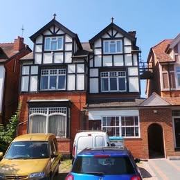 An one bedroom refurbished apartment and very close to Moseley Village
