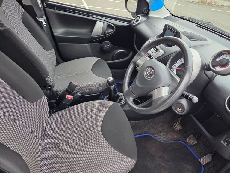 Toyota, AYGO, Hatchback, 2013, Manual, 998 (cc), 5 doors
