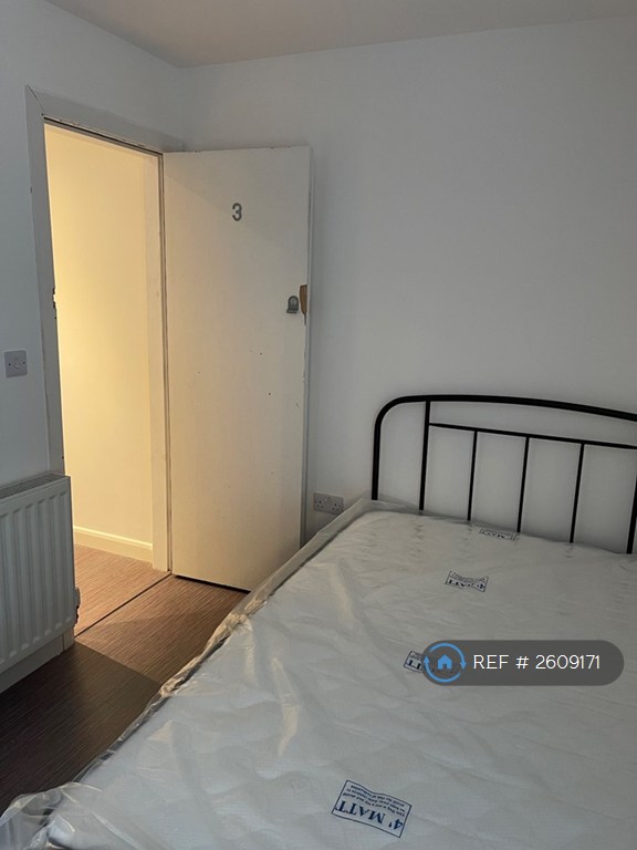 4 bedroom house in Myrtle Street, Middlesbrough, TS1 (4 bed) (#2609171)