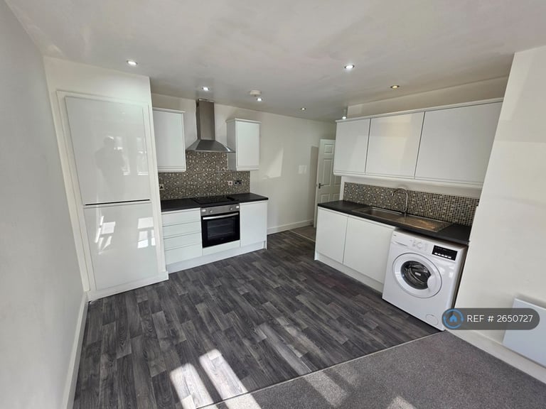 2 bedroom flat in King Edward Street, Normanton, WF6 (2 bed) (#2650727)