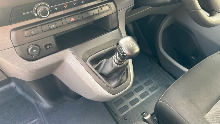 2022 Peugeot Expert Standard Diesel 1000 1.5 BlueHDi 100 Professional Premium Van Van Diesel Manual