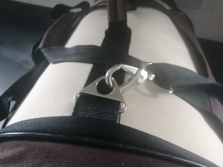 New Large beige & brown pet carrier, detachable long strap 3 zips with mesh sides & end panel