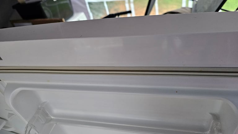 💥 COMPACT FRIDGE FREEZER💥 ENERGY EFFECIENCY💥 GREAT CLEAN CONDITION