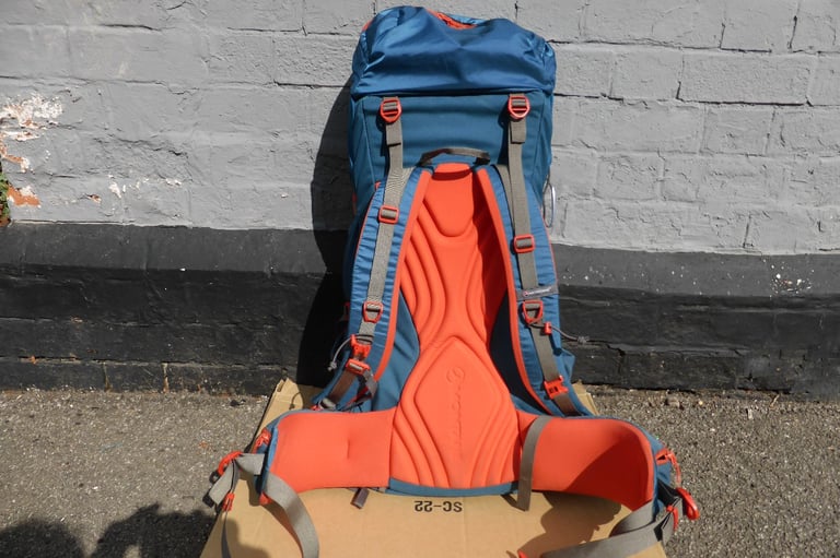  Gregory Pro 35-40L (Large) Raincover Never Used.
