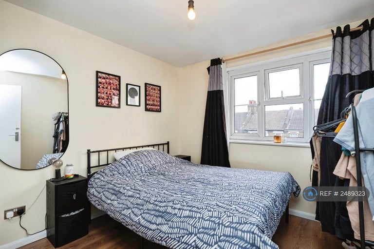 1 bedroom flat in Mill Court, London, E10 (1 bed) (#2489323)