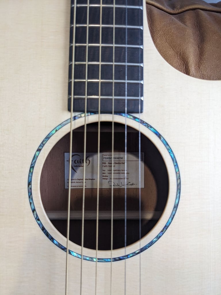 Perfect condition Faith Venus acoustic guitar 
