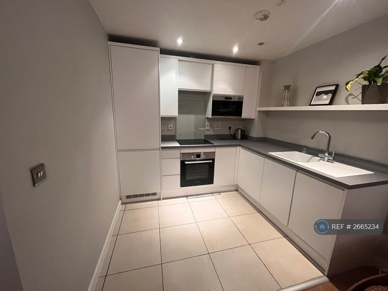 1 bedroom flat in Commercial Road, London, E14 (1 bed) (#2665234)