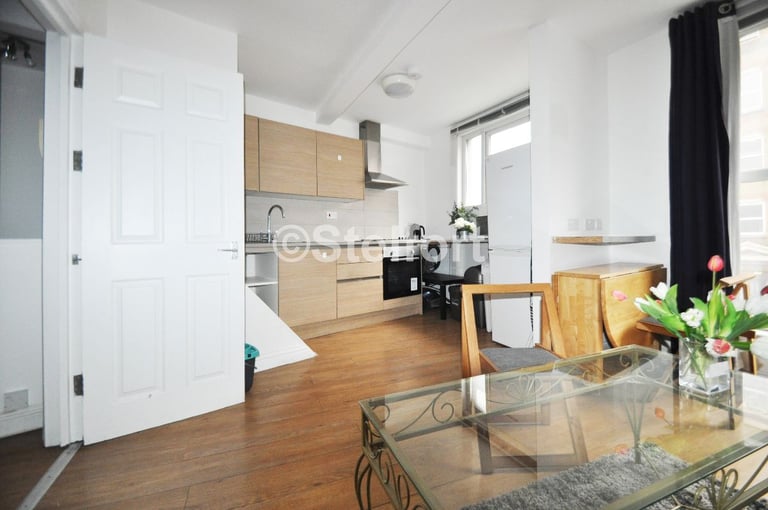 4 bedroom flat in Kentish Town Road, London, NW1