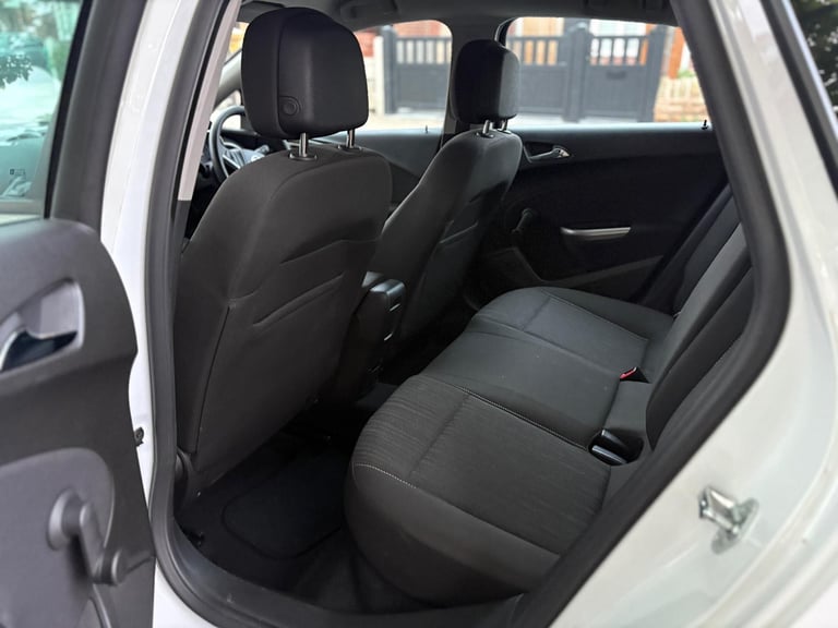 Vauxhall, ASTRA, Hatchback, 2011, Manual, 1398 (cc), 5 doors