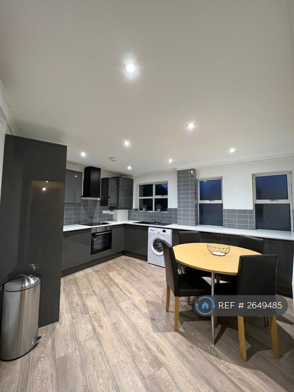 1 bedroom flat in Lammas Street, Carmarthen, SA31 (1 bed) (#2649485)