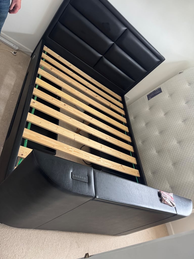 KingSize Tvbed good quality with 32 inch tv from no smoking household possible Delivery 