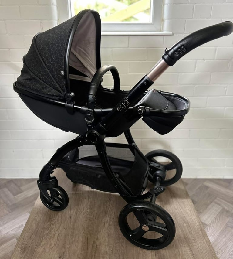 Egg2 Luxury pushchair and Shell I-size car seat special edition bundle in black Geo