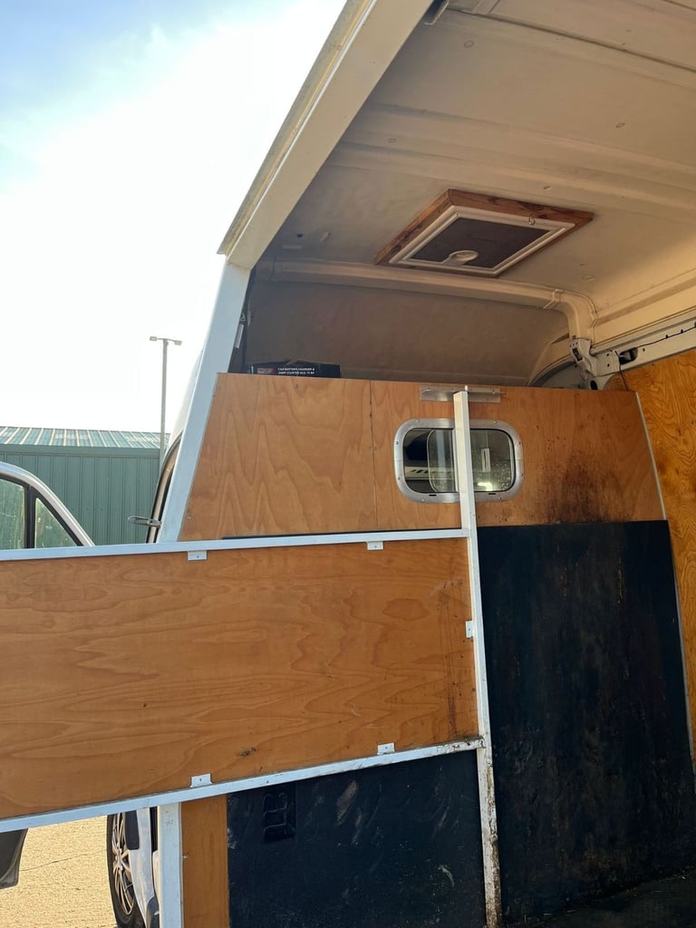 **REDUCED FOR QUICKER SALE** Renault Master 2009 3.5T Horsebox 