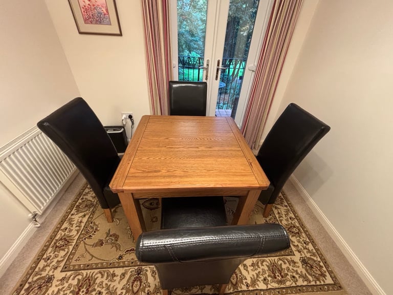 Extending Solid Oak dining table and 4 chair