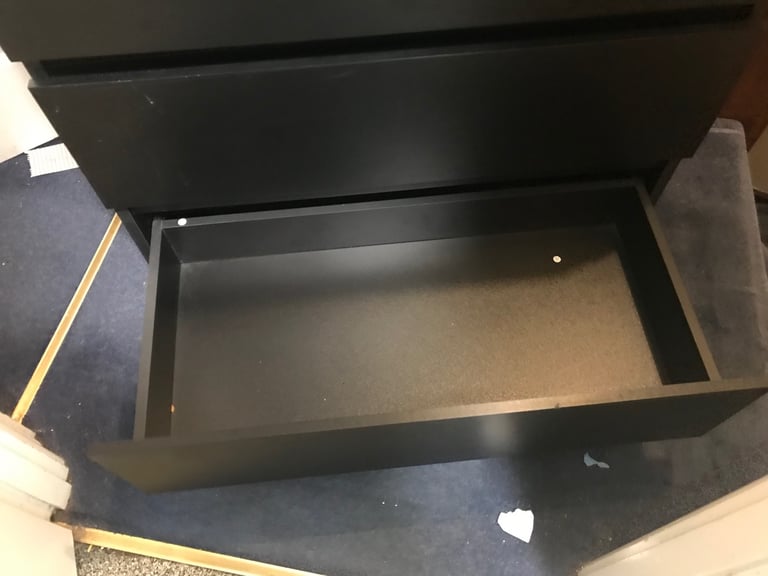 Chest of drawers