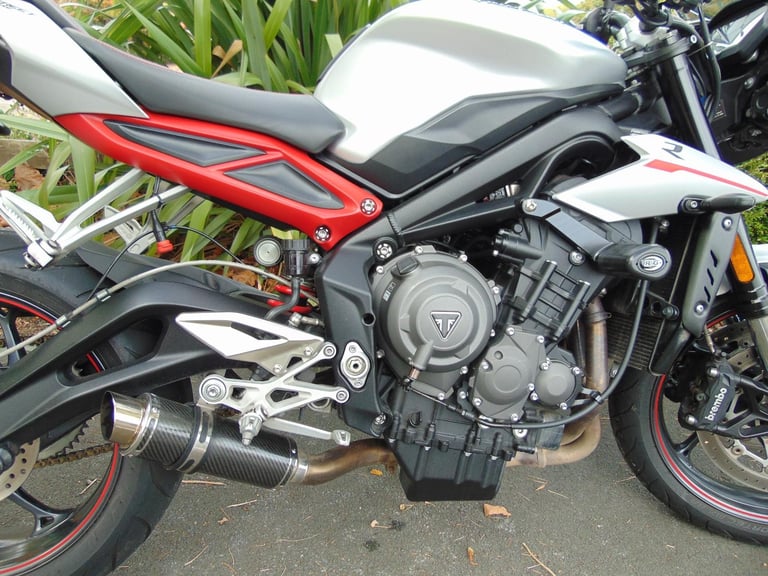 Triumph Street Triple R 765 2018 super low miles streetfighter Brembo ABS brakes