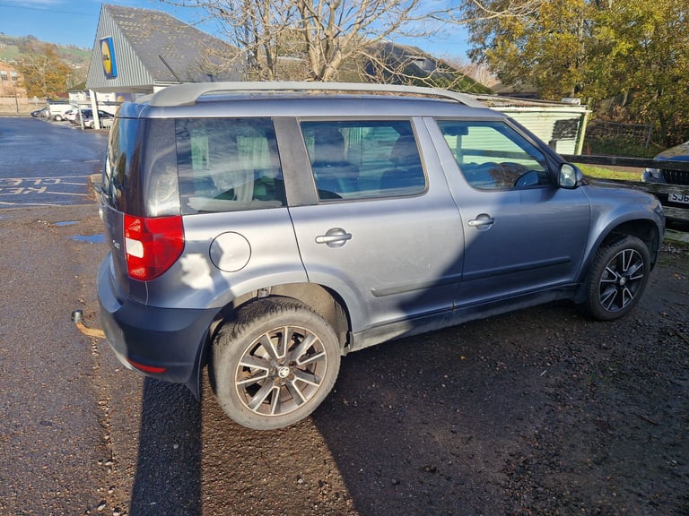 Skoda, YETI, Hatchback, 2012, Manual, 1968 (cc), 5 doors
