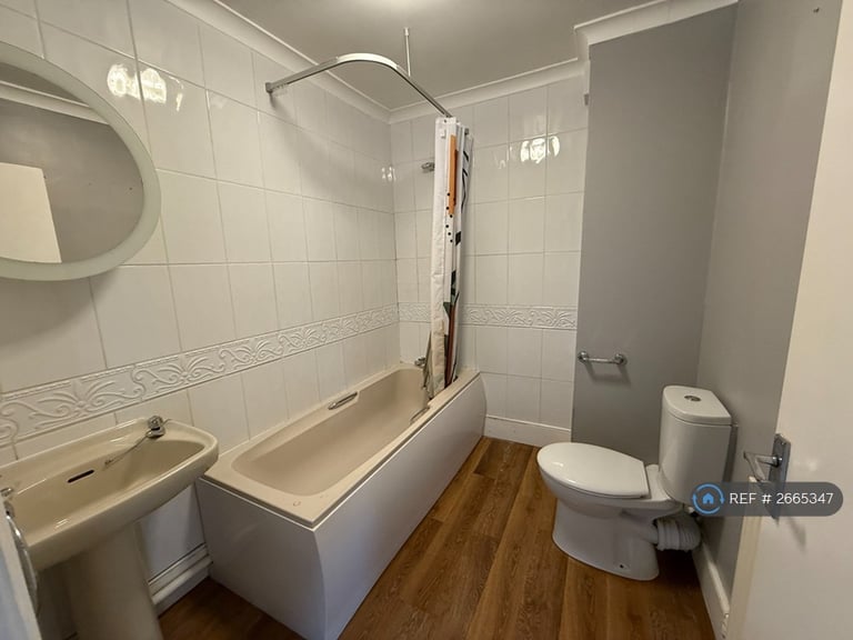 1 bedroom flat in Westbourne Gardens, Folkestone, CT20 (1 bed) (#2665347)