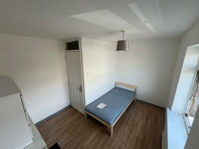 Single room to rent .
