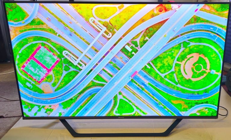 Hisense 50 inch smart 4k ultra HD Qled TV unused with remote 