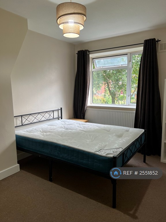 2 bedroom flat in Redmires Court, Salford, M5 (2 bed) (#2551852)