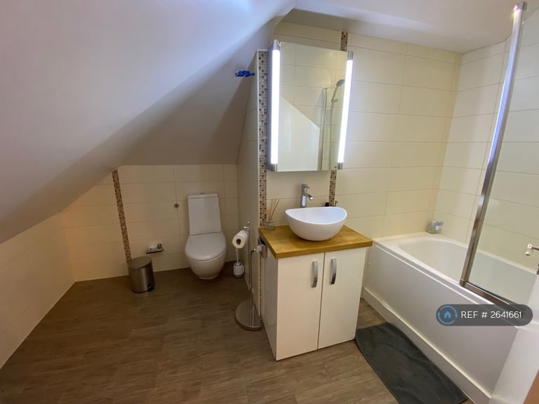 3 bedroom flat in Egerton Gardens, London, NW4 (3 bed) (#2641661)