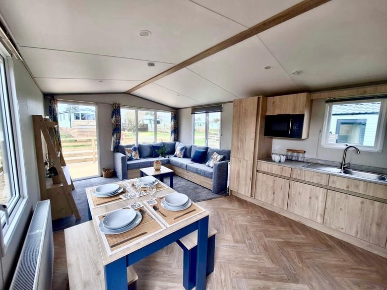 BRAND NEW CARAVAN! DECKING INCLUDED! INCREDIBLE END OF SEASON SALE AT BRIGHOUSE 