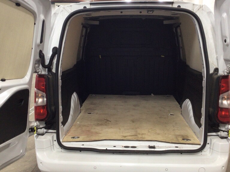 2024 Citroen Berlingo 950 Driver XL LWB 1.5l BlueHDi 100 ps Van Diesel Manual