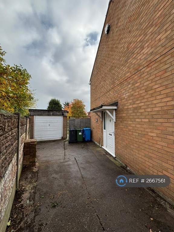 3 bedroom house in Cherry Tree Gardens, Codsall, Wolverhampton, WV8 (3 bed) (#2667561)