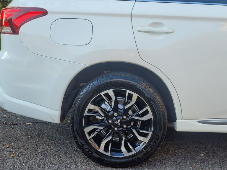  Mitsubishi Outlander 2.0h 12kWh GX3h CVT 4WD Euro 6 (s/s) 5dr Petrol/Electric Hybrid Automatic