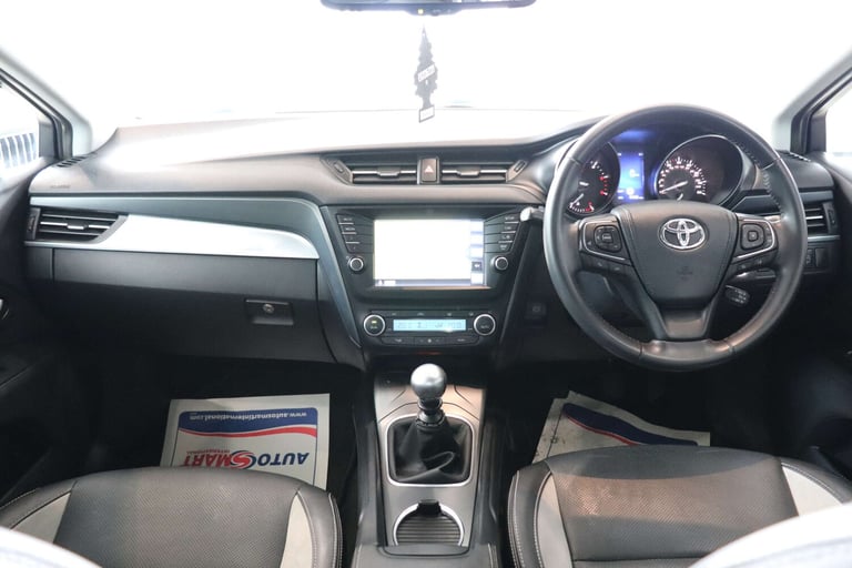 2017 Toyota Avensis 2.0 Avensis Business Edition+ D-4D 4dr Saloon Diesel Manual
