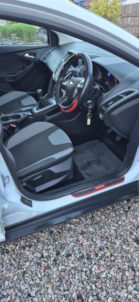 Ford, FOCUS, Hatchback, 2013, Manual, 998 (cc), 5 doors