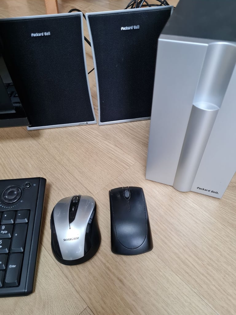 Computer monitor,  keyboard,  mouse and speakers 