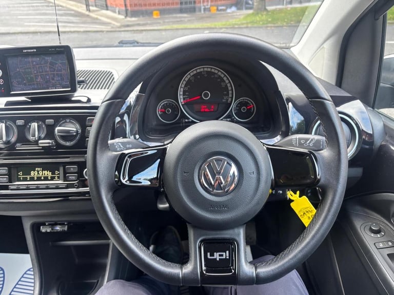 VOLKSWAGEN UP 1.0 High up! 2013