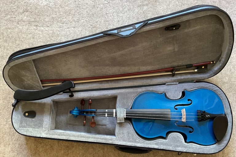 3/4 size Stentor harlequin Violin in marine blue, hardly used, excellent condition.