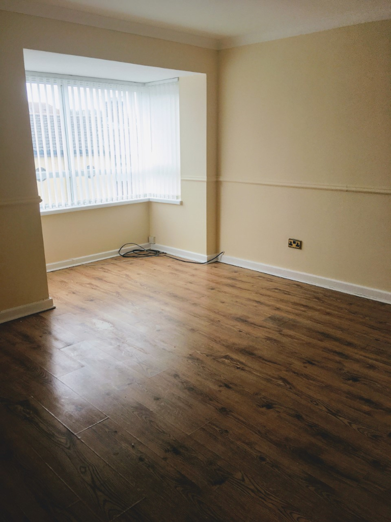 2 bed top floor unfurnished flat in Downhill, SR5 4PA to rent £495pcm + £500 bond