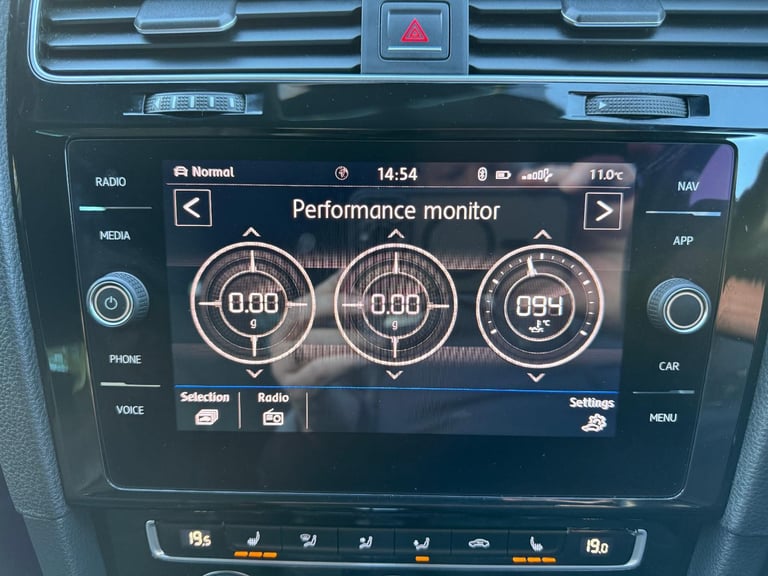 Volkswagen Golf " R " 310 BHP / D.S.G AUTO / 4 MOTION / NEW 19 INCH ALLOYS