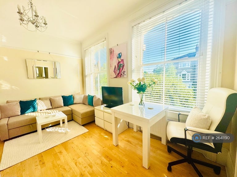 image for 1 bedroom flat in Highbury Hill, London, N5 (1 bed) (#2641190)
