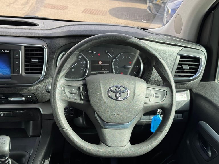 2017 Toyota PROACE CITY Verso 1.6D Shuttle Medium MPV MWB Euro 6 (s/s) 5dr (9 Seat) MPV Diesel Ma...
