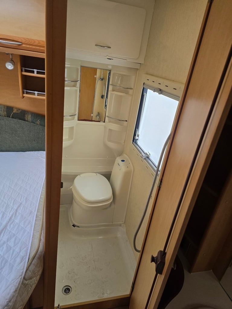 2005 Coachman VIP 530/4  Here is our 2005 Coachman VIP with a fixed bed 