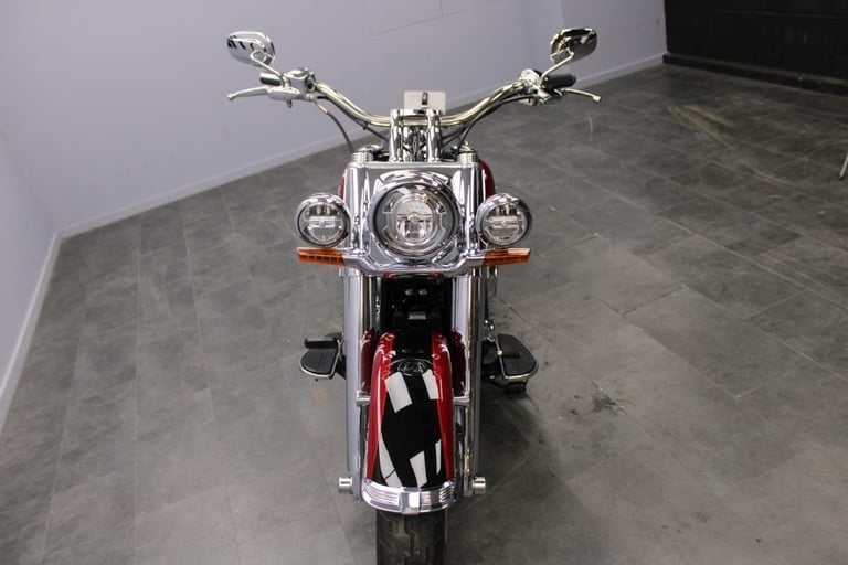 2019 Harley-Davidson FLDE Softail Deluxe in Two Tone Red and Black