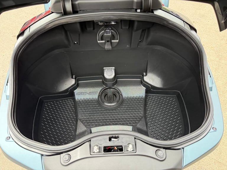 2025 Can-Am Spyder RT Limited 1330cc 6 speed semiauto trike MINERAL BLUE