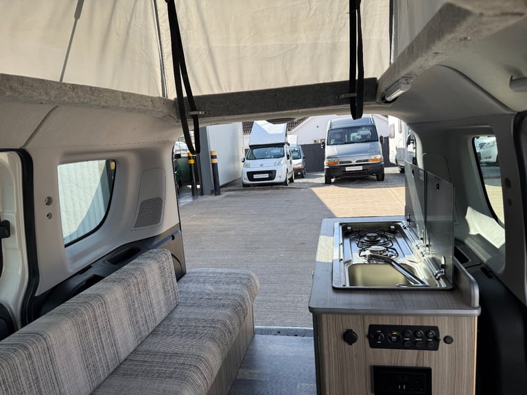 2015 (65)reg Fiat Doblo 1.6 M-Jet Camper Van - 1 Owner - 15250 miles