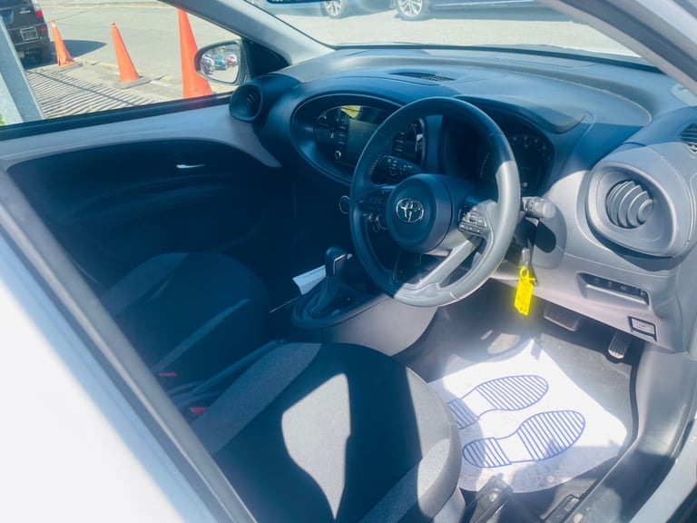 AUTOMATIC LOW MILEAGE 12 MONTH MOT WARRANTY 