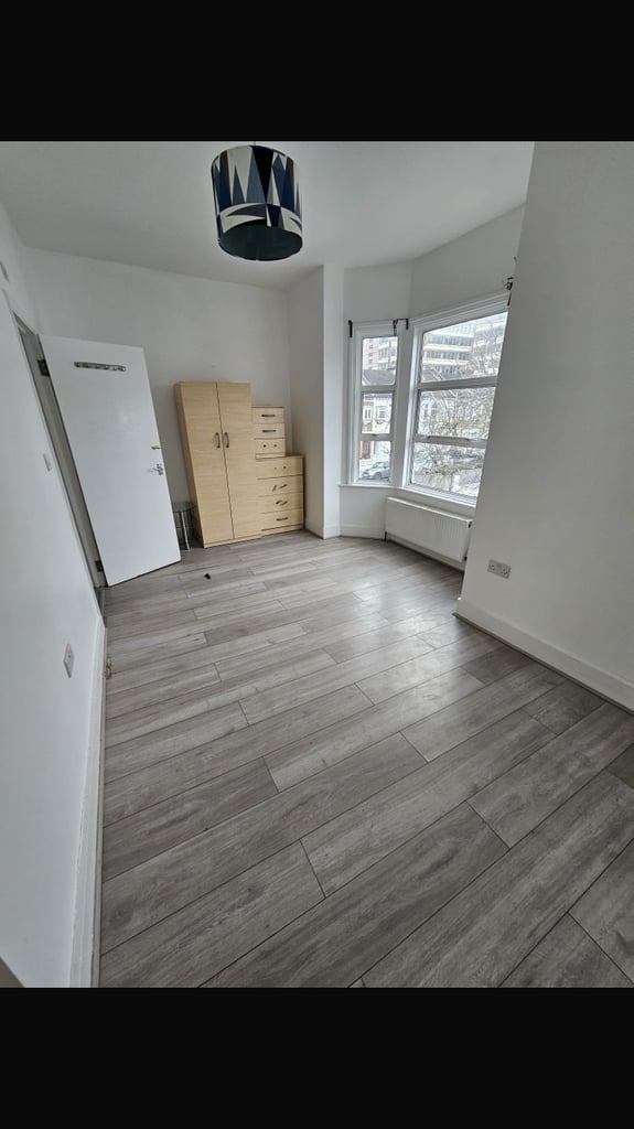 Large 6 bed ensuite house with HMO. 5mins to Thornton Heath 