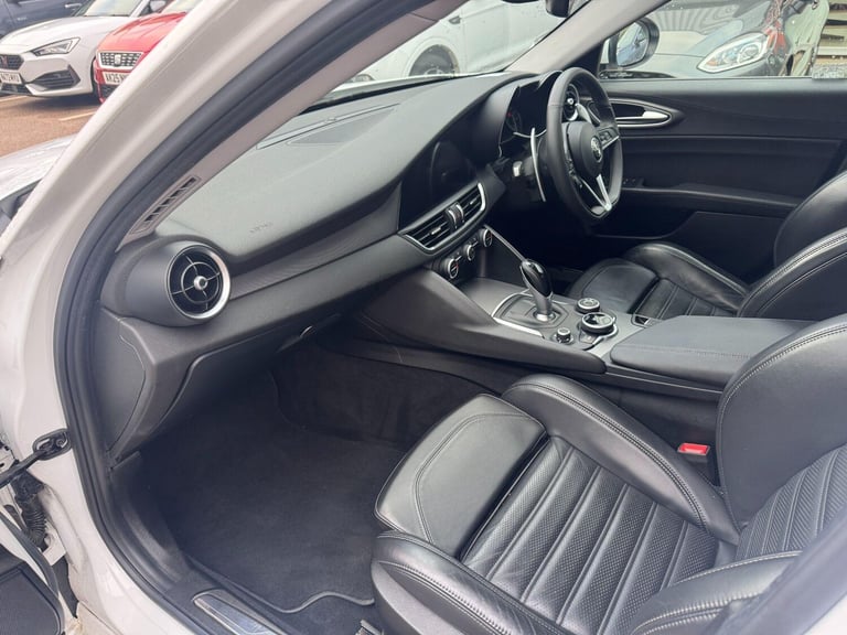 2018 Alfa Romeo Giulia 2.0 TB 280 Veloce 4dr Auto SALOON PETROL Automatic