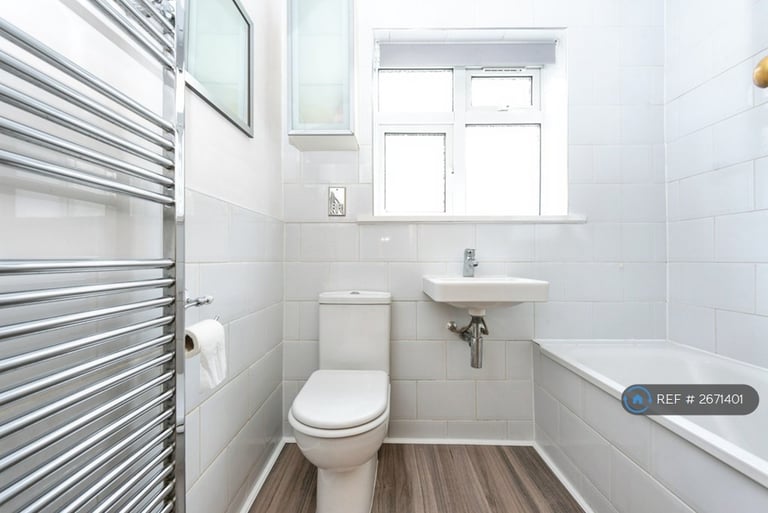 2 bedroom flat in Amyand Park Road, Twickenham, TW1 (2 bed) (#2671401)