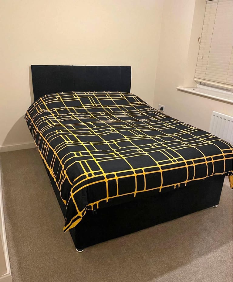 Double bed with mattress for £130(we can deliver)