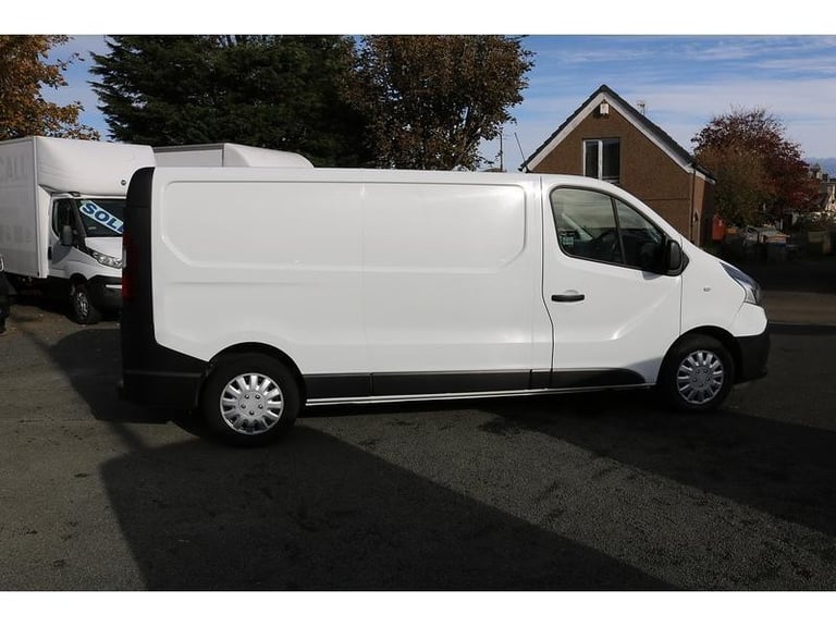 2017 RENAULT TRAFIC LWB *NO VAT* LOW MILES EXCELLENT CONDITION YEARS MOT vivaro