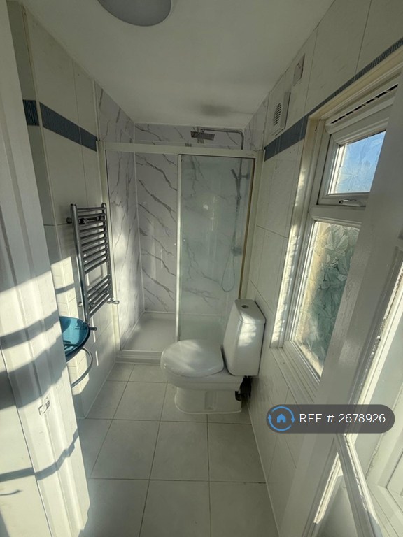 3 bedroom house in Essex Close, Merton, SM4 (3 bed) (#2678926)